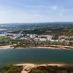 De 4* טאווירה